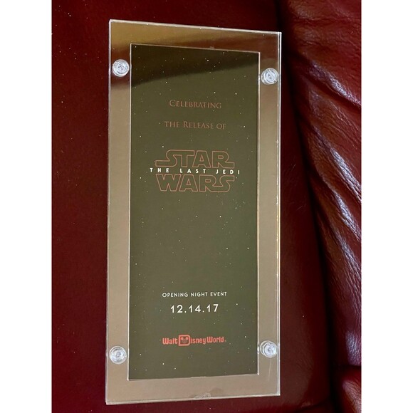 The Last Jedi commemorative ornament & opening night ticket in acrylic case 2017 - Picture 6 of 13